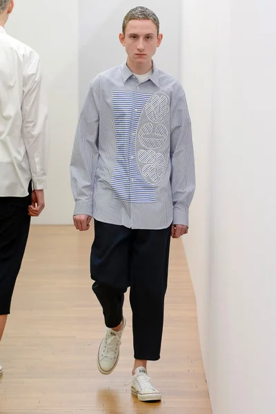 Look 19